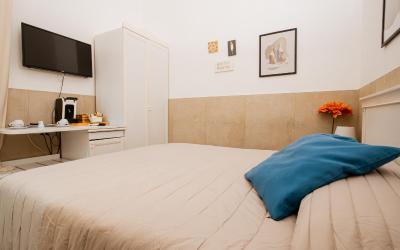 Camera Matrimoniale con Vista Cortile Interno