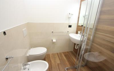 Camera Tripla Superior