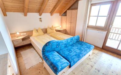 Ampio Appartamento con 2 Camere da Letto e Balcone