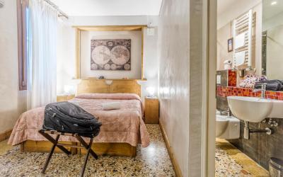 Camera Matrimoniale/Doppia con Letti Singoli