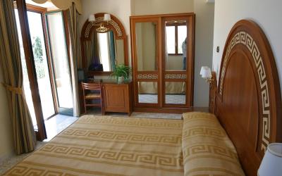 Camera Matrimoniale con Balcone e Vista Mare