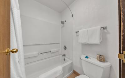 Queen Room - Disability Access/Non-Smoking