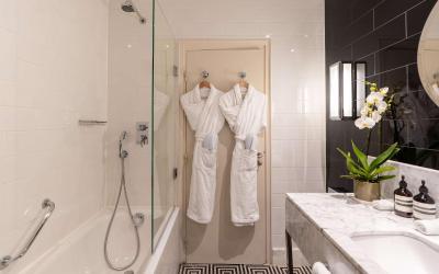 Chambre Lit King-Sizeu00a0-u00a0Pavillon 4u00a0u00c9toiles Chambre Lit King-Sizeu00a0-u00a0Pavillon 4u00a0u00c9toiles