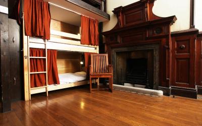 Bed in 18-Bed Mixed Dormitory Room