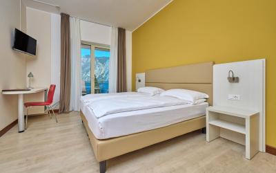 Camera Matrimoniale/Doppia con Letti Singoli con Vista Lago.