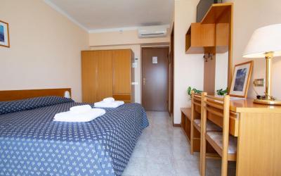 Double or Twin Room with small Balcony Lake View