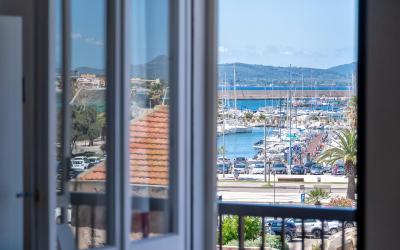 Camera Matrimoniale Deluxe con Balcone e Vista Mare