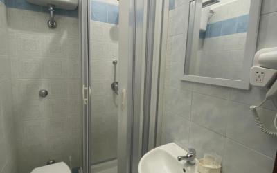 Camera Quadrupla Economy