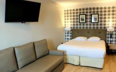 Chambre Triple Supu00e9rieure avec Vue sur Entru00e9e du Port