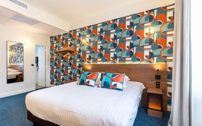 Chambre Lit King-Size Deluxe - Non-Fumeurs  Chambre Lit King-Size Deluxe - Non-Fumeurs