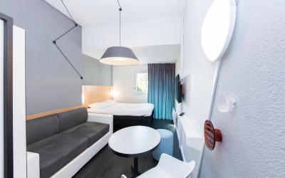 Chambre Standard avec 1 Lit Double et 2 Lits Simples