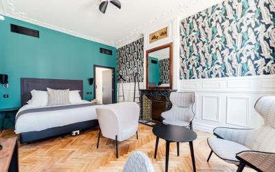 Studio Lit Queen-Sizeu00a0-u00a0Accessible aux Personnes u00e0 Mobilitu00e9 Ru00e9duiteu00a0-u00a0Annexe 