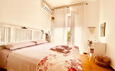 Camera Matrimoniale con Bagno in Comune 