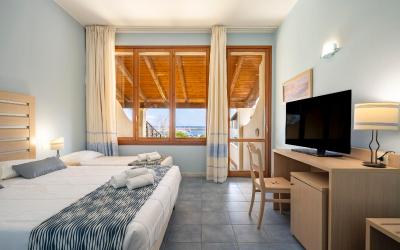 Camera Tripla Deluxe con Vista Mare