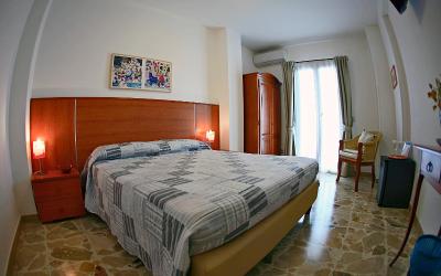 Camera Matrimoniale Deluxe con Balcone e Vista Mare