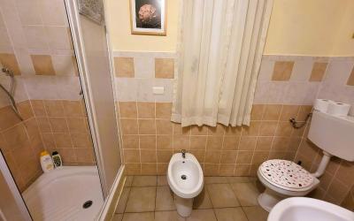 Camera Matrimoniale con Bagno in Comune 