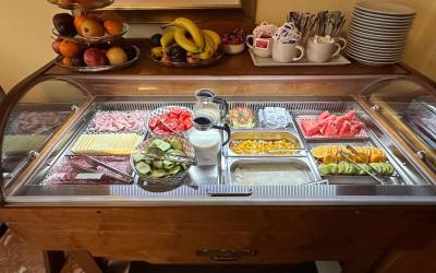 Camera Matrimoniale con Balcone e con Vista Lago Parziale