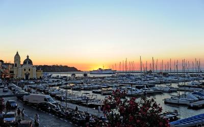 Camera Tripla Superior con Vista Mare