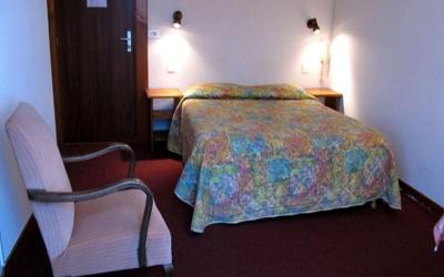 Chambre Double u00c9conomique avec Toilettes et Salle de Bains  Communes