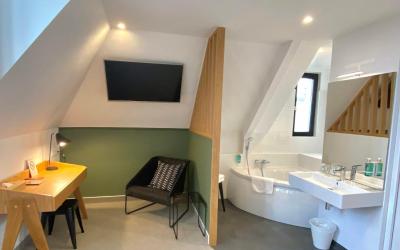 Superior Double Room with Garden & Sea View and Bath