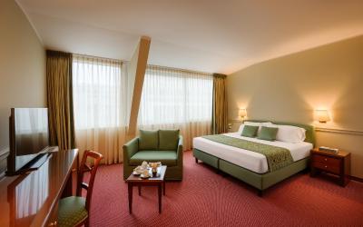 Camera Matrimoniale/Doppia con Letti Singoli con Vista Cittu00e0 