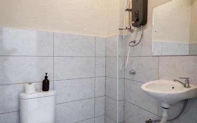 Kamar Triple dengan Kamar Mandi Bersama