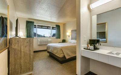 Queen Room - Non-Smoking