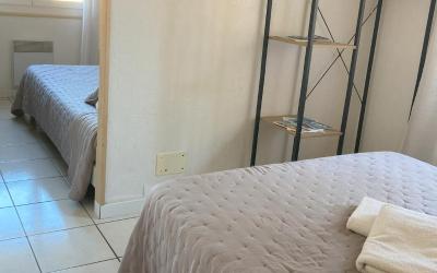 Chambre Quadruple (2 Adultes + 2 Enfants) Chambre Quadruple (2 Adultes + 2 Enfants)