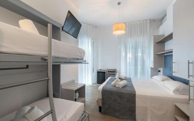 Camera Quadrupla Superior