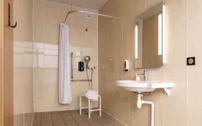 Chambre Double - Accessible aux Personnes u00e0 Mobilitu00e9 Ru00e9duite  Chambre Double - Accessible aux Personnes u00e0 Mobilitu00e9 Ru00e9duite