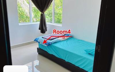 Kamar Queen dengan Kamar Mandi Bersama Kamar Queen dengan Kamar Mandi Bersama