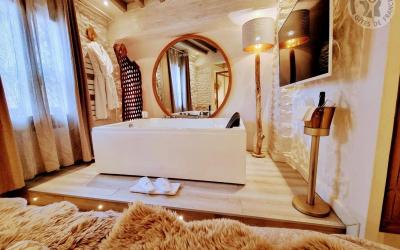 Chambre Lit King-Size avec Baignoire Spa Chambre Lit King-Size avec Baignoire Spa