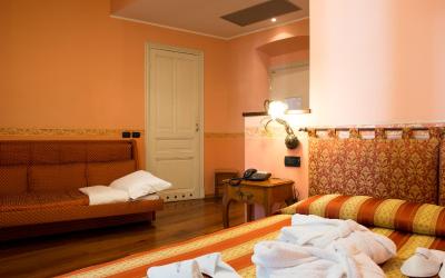 Camera Tripla con Vista Cittu00e0