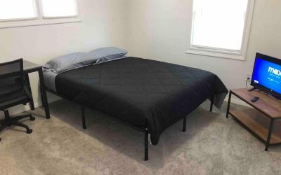 Private 2-bedroom house, free parking, 15-min walk to direct NYC Manhattan train