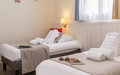 One-Bedroom Apartment with Terrace and Pool View (4 People) One-Bedroom Apartment with Terrace and Pool View (4 People)