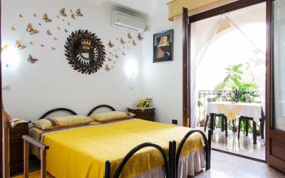 Due Camere Comunicanti Matrimoniali/Doppie con Letti Singoli