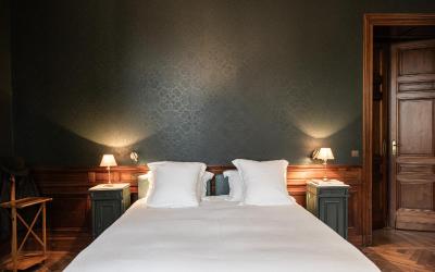 Chambre Lit King-Size avec Douche Accessible en Fauteuil Roulant - Adaptu00e9e aux Personnes u00e0 Mobilitu00e9 Ru00e9duite Chambre Lit King-Size avec Douche Accessible en Fauteuil Roulant - Adaptu00e9e aux Personnes u00e0 Mobilitu00e9 Ru00e9duite