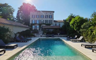 Classic One-Bedroom Apartment with King Bed