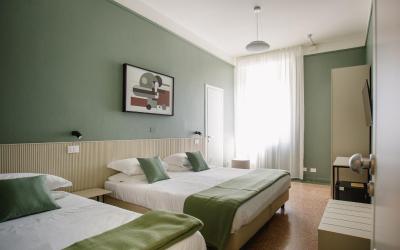 Camera Tripla Superior