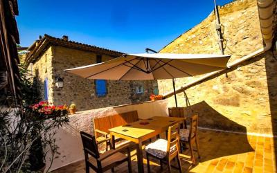 Chambre Familiale avec Terrasse Chambre Familiale avec Terrasse