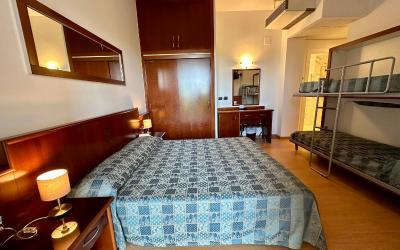 Camera Familiare con Balcone (2 Adulti + 2 Bambini)