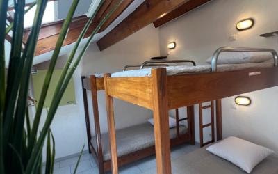 Lit Superposu00e9 dans Dortoir Mixte