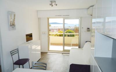 Appartement 2 Chambres avec Balcon et Vue sur la Mer