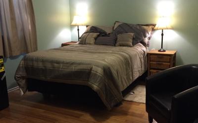 Queen Room with Shared Bathroom