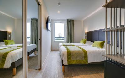 Chambre Familiale (2u00a0Adultes + 1u00a0Enfant)