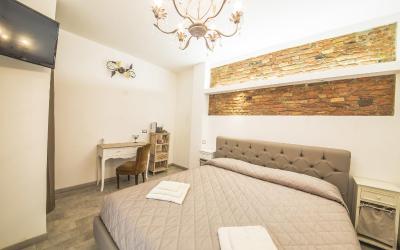 Camera Matrimoniale con Vista Giardino