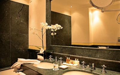 Junior Suite Deluxe con Vista Parziale sul Lago