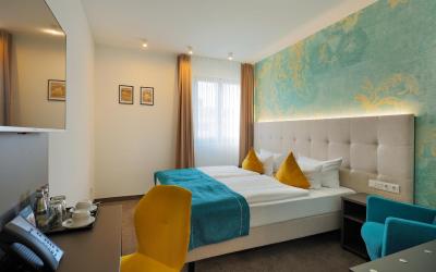 Standard Zimmer mit Kingsize-Bett