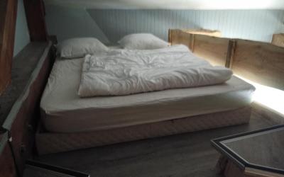 Lit Superposu00e9 dans Dortoir Mixte Lit Superposu00e9 dans Dortoir Mixte