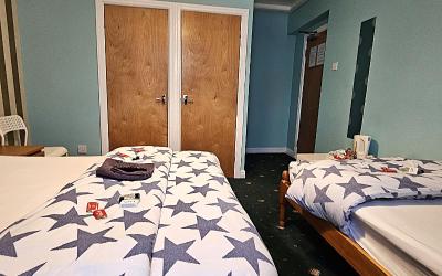 Family Room (2 Adults + 1 Child)